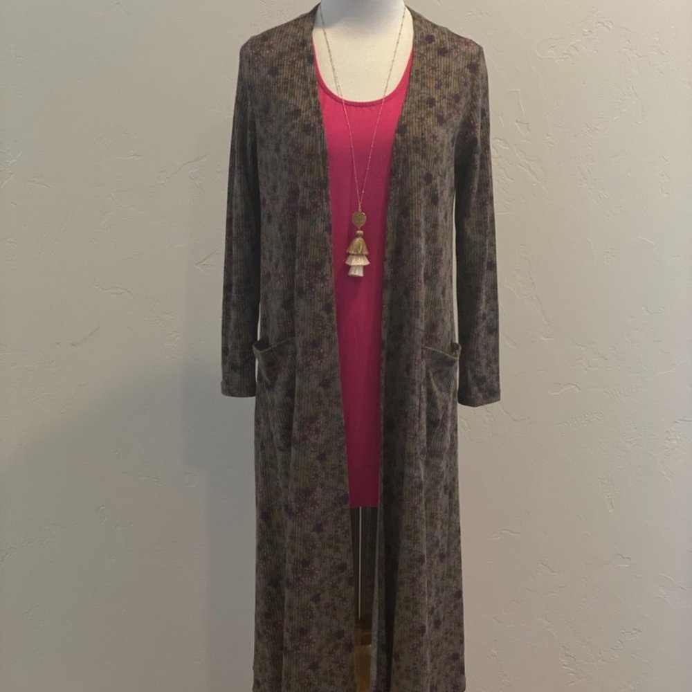 NWOT LuLaRoe Grey Floral Sarah